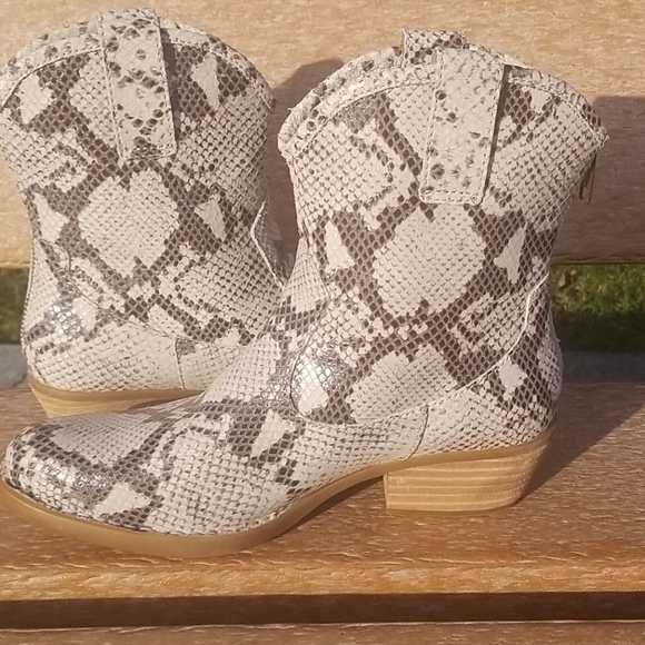 Born Wynd snakeprint western boot w sze 6M NWOB - Picture 5 of 10